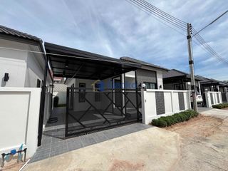 Haus zur Miete mit 3 Zimmer in Bang Lamung, Chonburi