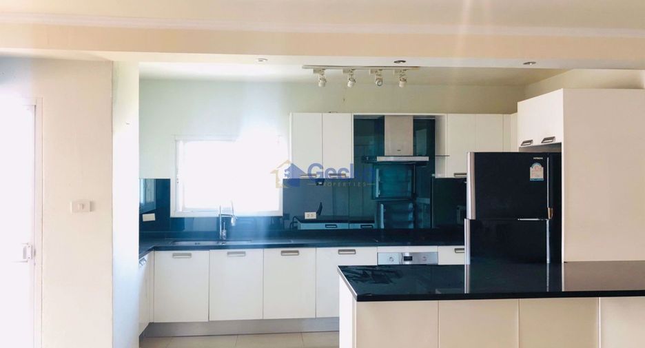 For rent 2 bedrooms condo in Pratumnak, Pattaya
