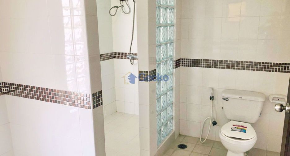 For rent 2 bedrooms condo in Pratumnak, Pattaya