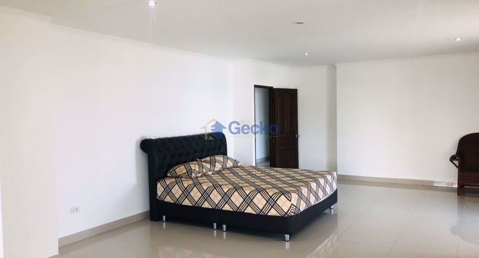 For rent 2 bedrooms condo in Pratumnak, Pattaya