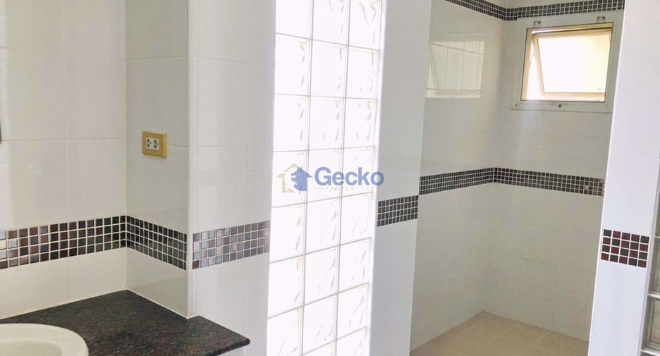 For rent 2 bedrooms condo in Pratumnak, Pattaya
