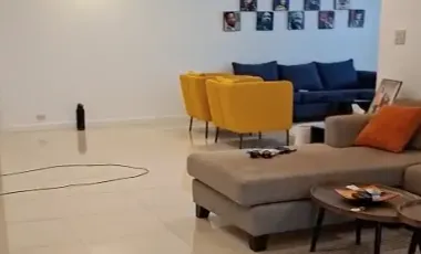 For sale 3 bedrooms condo in Khlong Toei, Bangkok