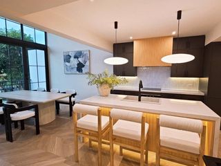 For sale and for rent 5 bedrooms townhouse in Khlong Toei, Bangkok