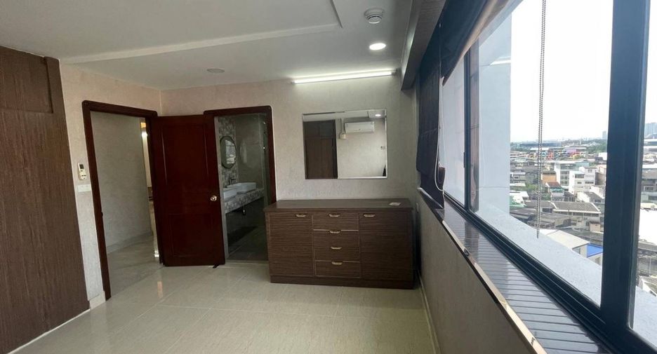 For rent 3 bedrooms condo in Khlong Toei, Bangkok