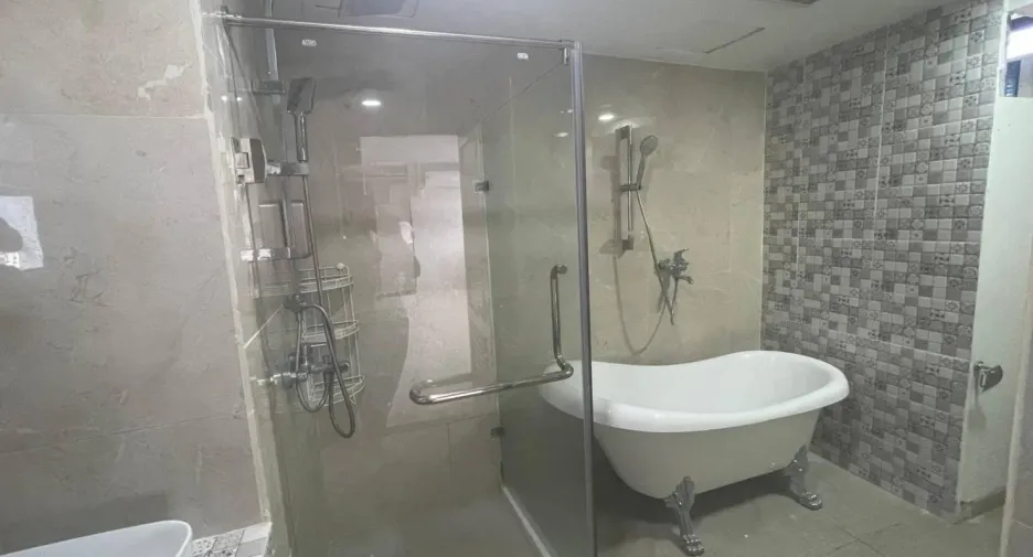For rent 3 bedrooms condo in Khlong Toei, Bangkok