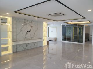 For sale 3 bedrooms condo in Khlong Toei, Bangkok