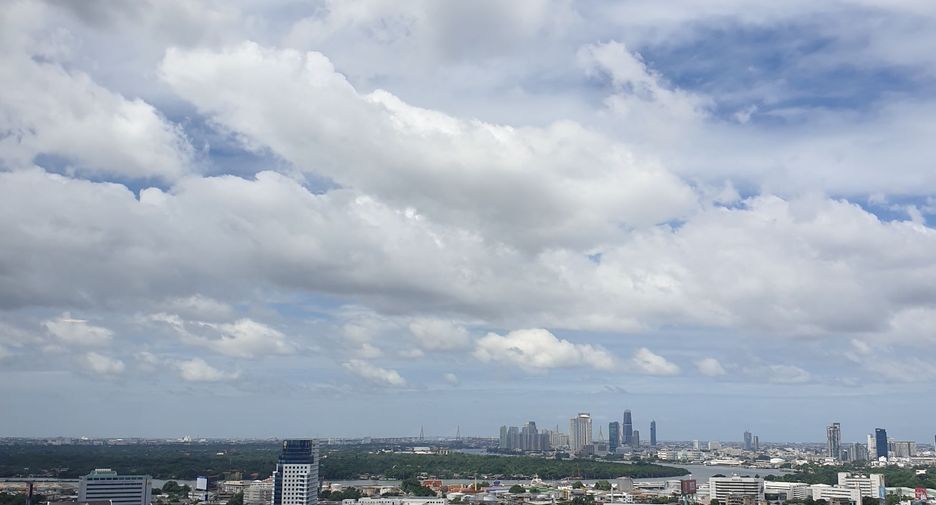 For sale 3 bedrooms condo in Khlong Toei, Bangkok