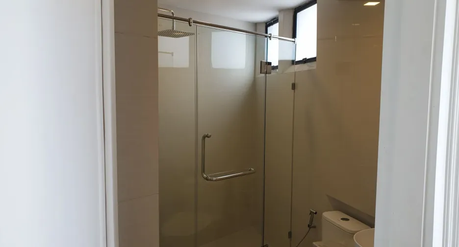 For sale 3 bedrooms condo in Khlong Toei, Bangkok