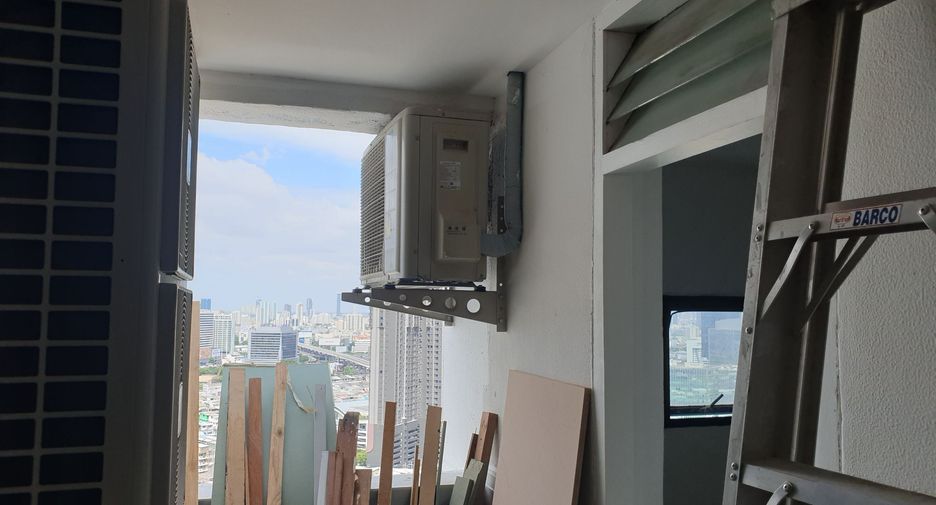 For sale 3 bedrooms condo in Khlong Toei, Bangkok