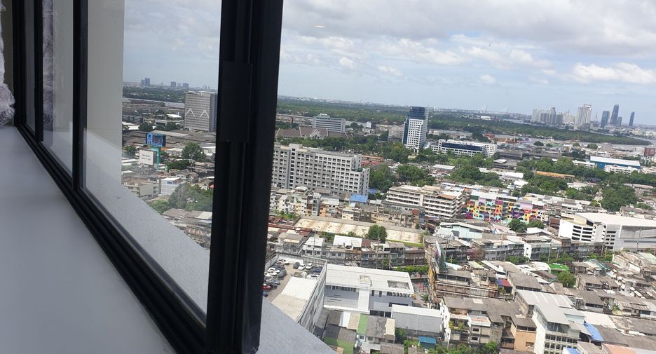 For sale 3 bedrooms condo in Khlong Toei, Bangkok