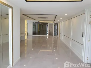 For sale 3 bedrooms condo in Khlong Toei, Bangkok