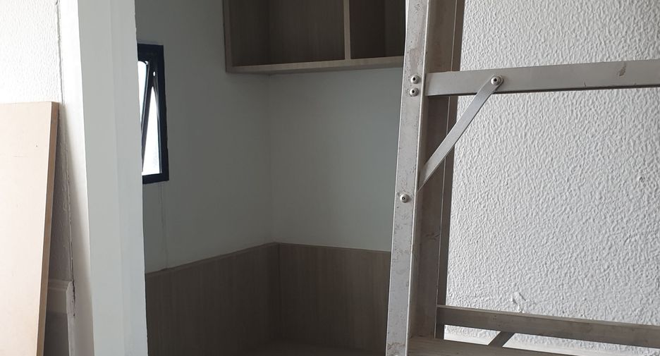 For sale 3 bedrooms condo in Khlong Toei, Bangkok