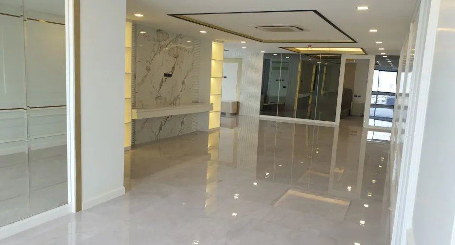 For sale 3 bedrooms condo in Khlong Toei, Bangkok