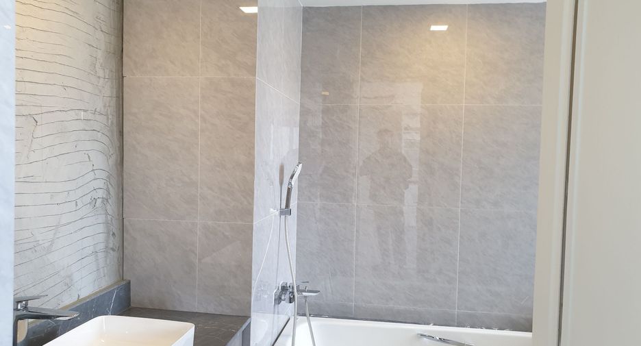 For sale 3 bedrooms condo in Khlong Toei, Bangkok