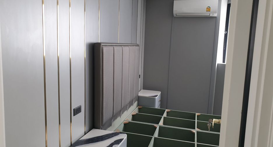 For sale 3 bedrooms condo in Khlong Toei, Bangkok