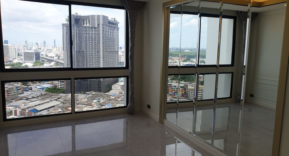 For sale 3 bedrooms condo in Khlong Toei, Bangkok