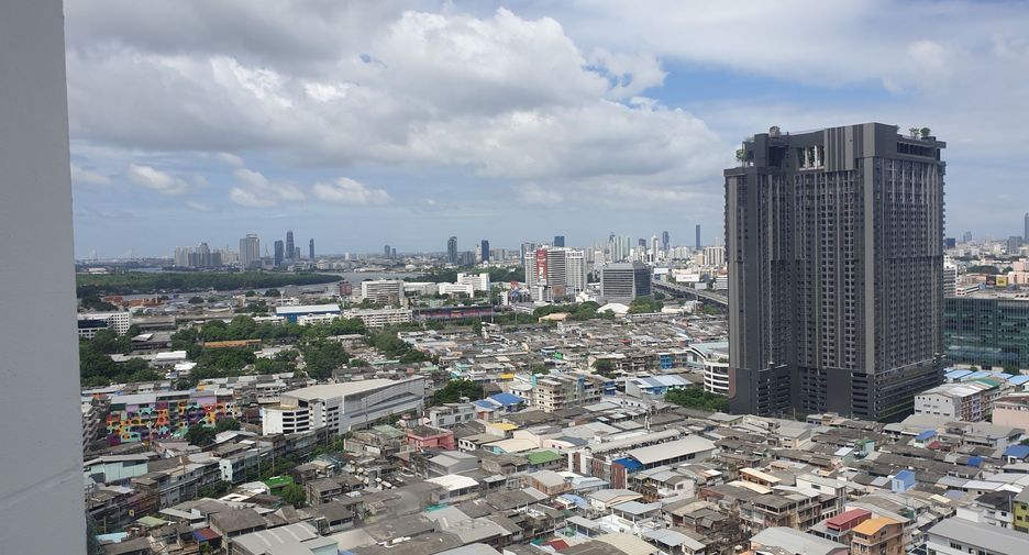 For sale 3 bedrooms condo in Khlong Toei, Bangkok