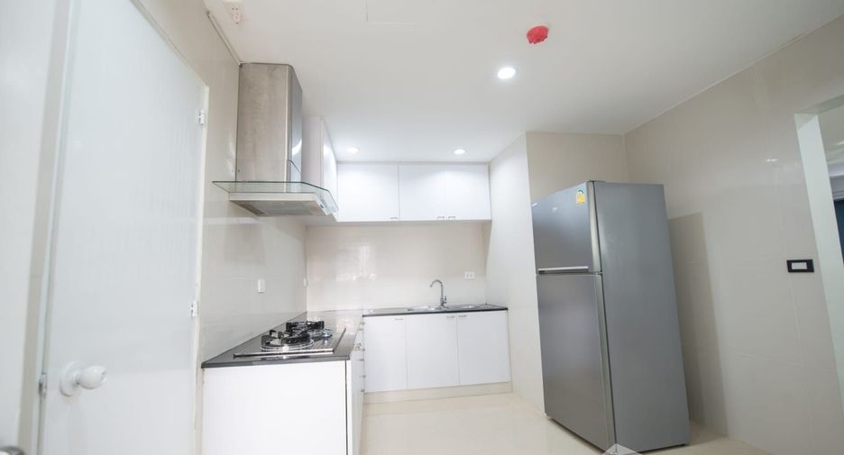 For rent 3 bedrooms condo in Khlong Toei, Bangkok