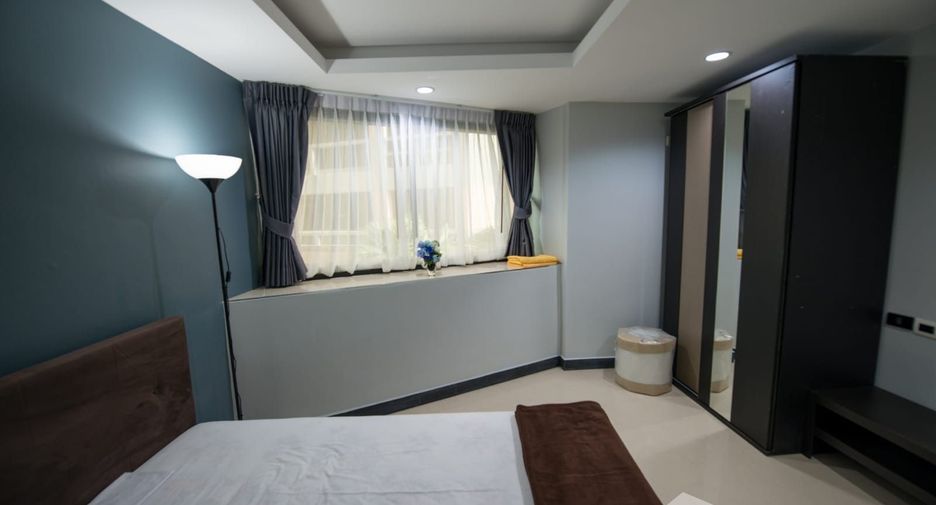 For rent 3 bedrooms condo in Khlong Toei, Bangkok