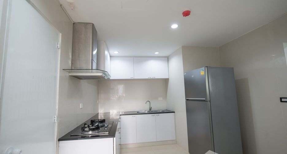 For rent 3 bedrooms condo in Khlong Toei, Bangkok