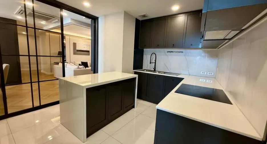 For rent 3 bedrooms condo in Khlong Toei, Bangkok