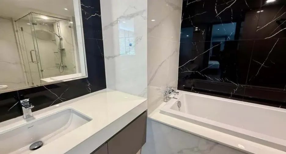 For rent 3 bedrooms condo in Khlong Toei, Bangkok