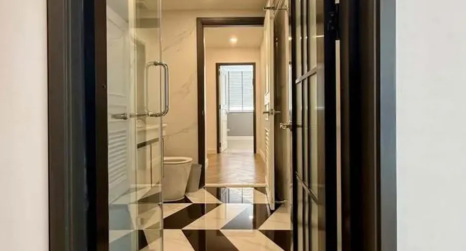 For rent 3 bedrooms condo in Khlong Toei, Bangkok