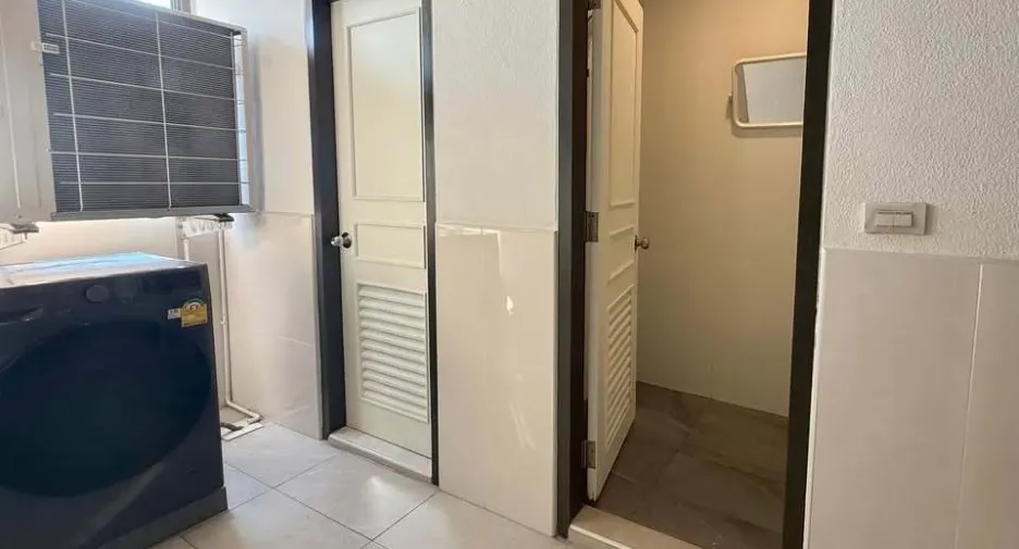 For rent 3 bedrooms condo in Khlong Toei, Bangkok