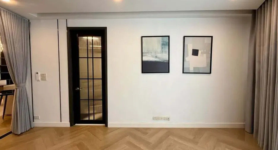 For rent 3 bedrooms condo in Khlong Toei, Bangkok