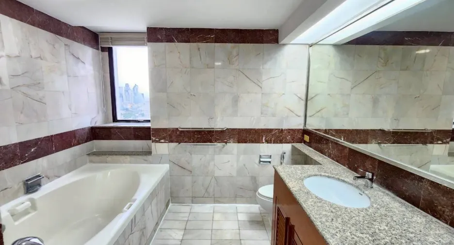 For rent 3 bedrooms condo in Khlong Toei, Bangkok