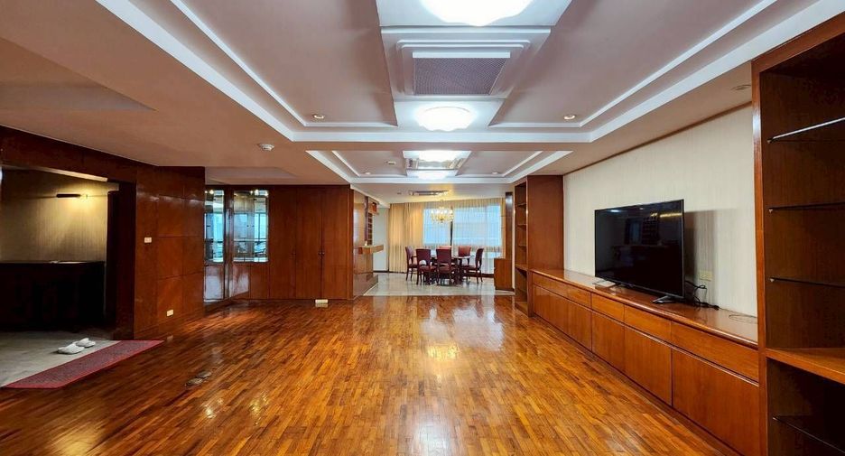 For rent 3 bedrooms condo in Khlong Toei, Bangkok