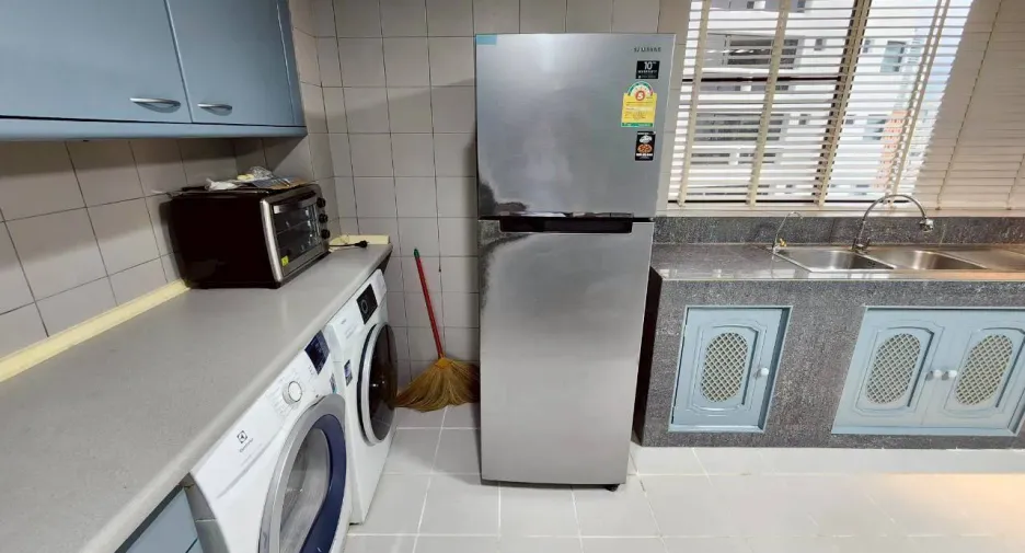For rent 3 bedrooms condo in Khlong Toei, Bangkok