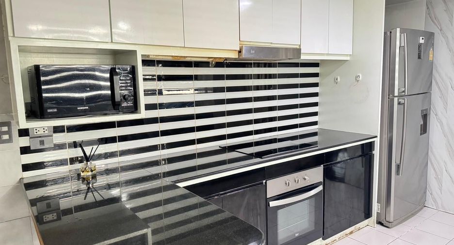 For rent 3 bedrooms condo in Khlong Toei, Bangkok