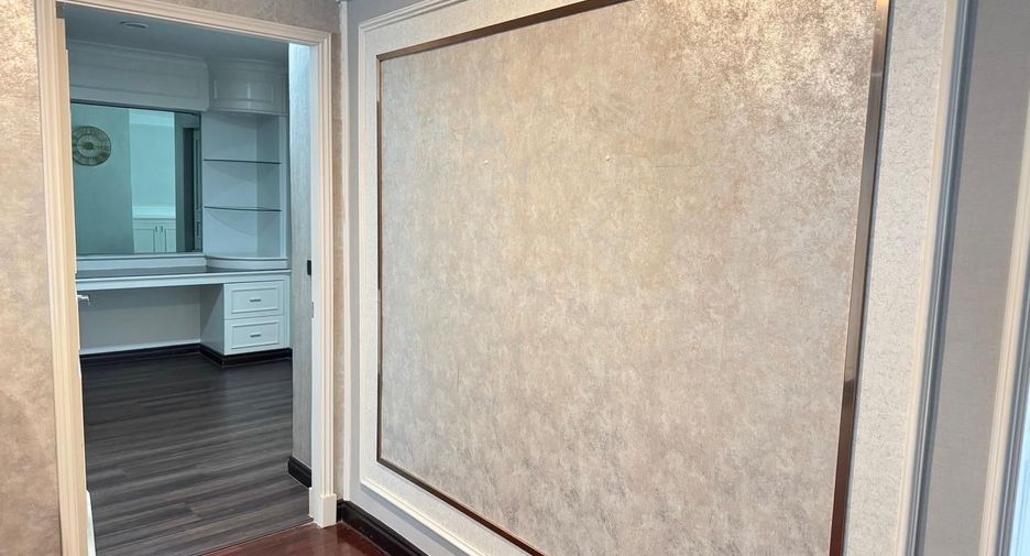 For rent 3 bedrooms condo in Khlong Toei, Bangkok