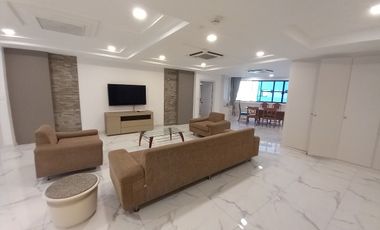 For rent 3 bedrooms condo in Khlong Toei, Bangkok