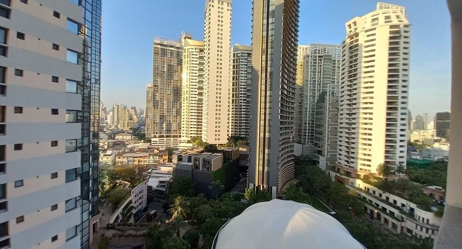 For rent 3 bedrooms condo in Khlong Toei, Bangkok