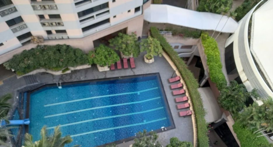 For rent 3 bedrooms condo in Khlong Toei, Bangkok