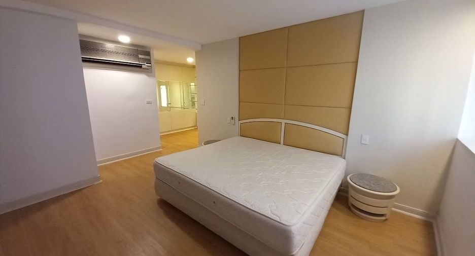 For rent 3 bedrooms condo in Khlong Toei, Bangkok