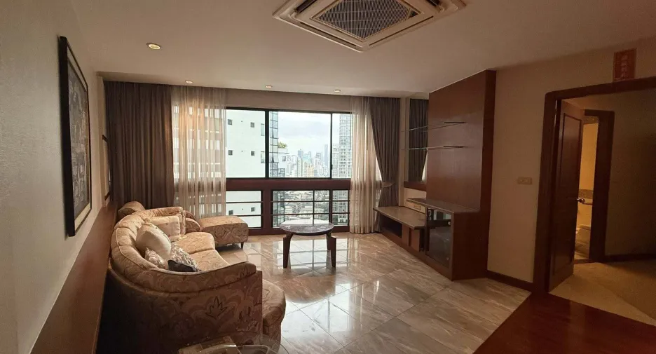 For rent 3 bedrooms condo in Khlong Toei, Bangkok