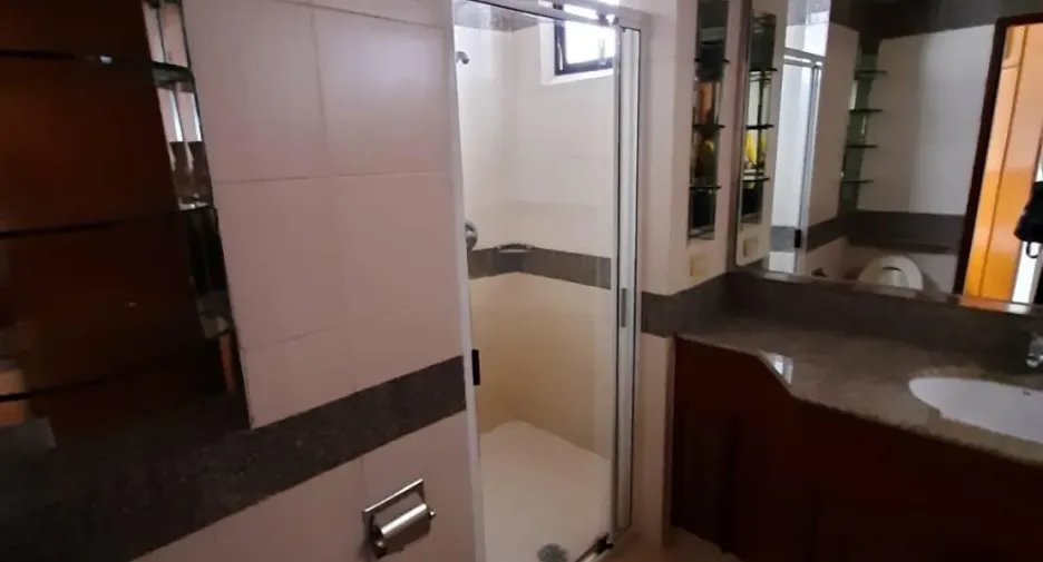 For sale 3 bedrooms condo in Khlong Toei, Bangkok