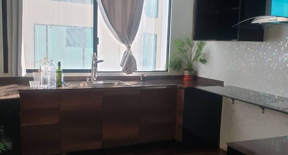 For rent 3 bedrooms condo in Khlong Toei, Bangkok