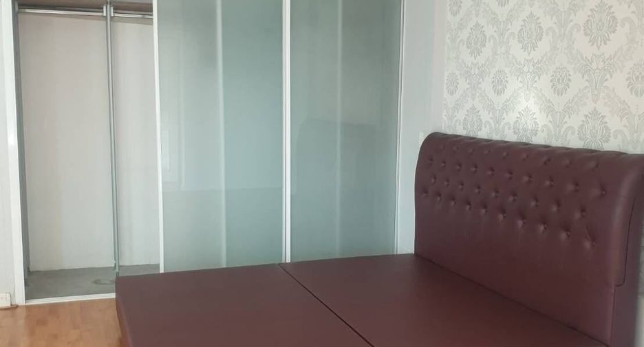 For rent 3 bedrooms condo in Khlong Toei, Bangkok