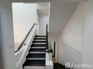 For sale 4 bedrooms townhouse in Phra Khanong, Bangkok