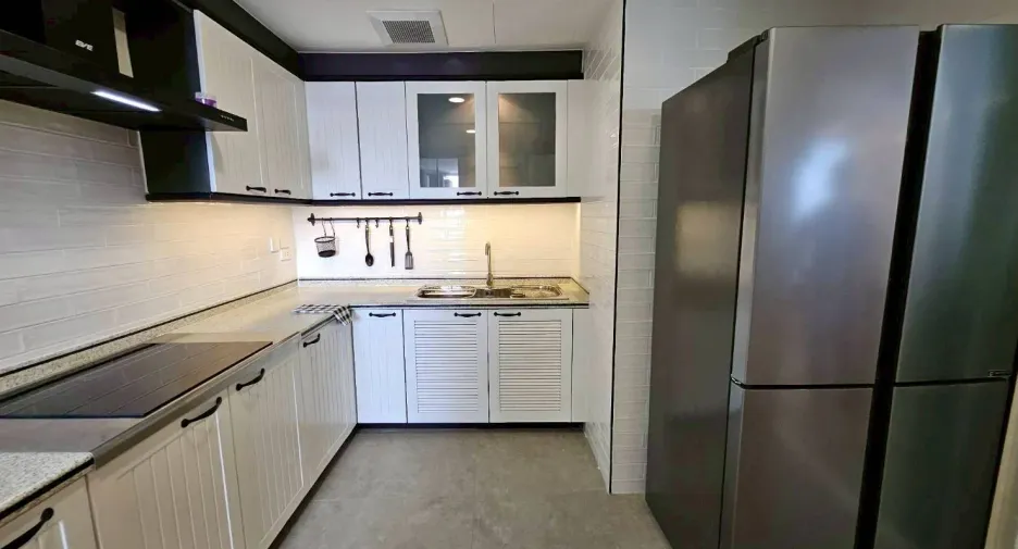 For rent 3 bedrooms condo in Khlong Toei, Bangkok