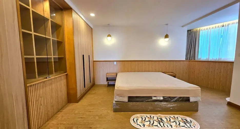 For rent 3 bedrooms condo in Khlong Toei, Bangkok