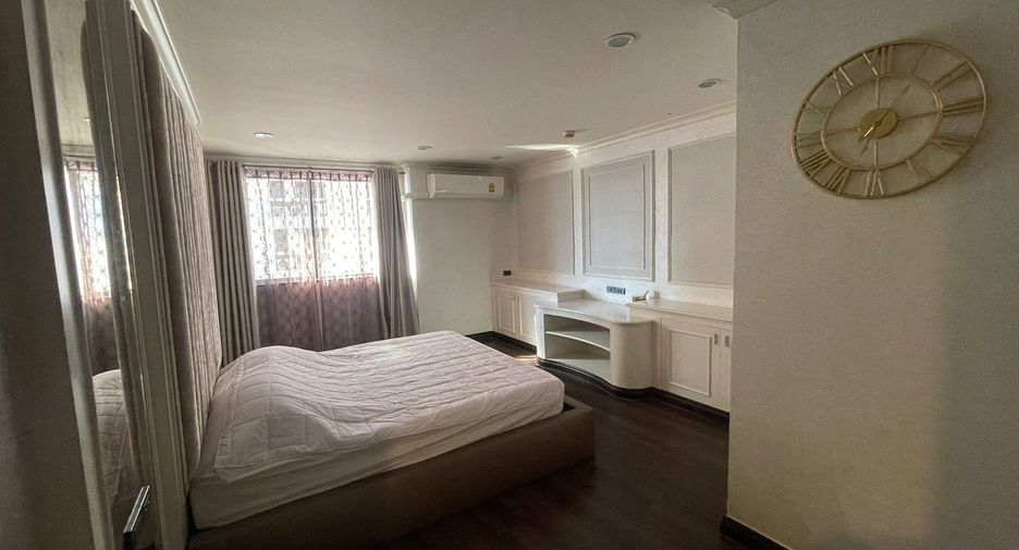 For rent 3 bedrooms condo in Khlong Toei, Bangkok