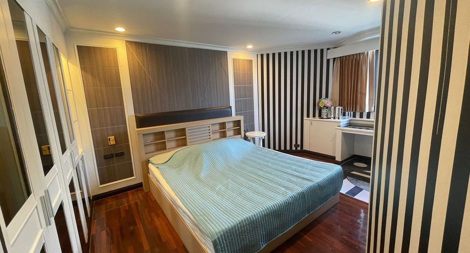 For rent 3 bedrooms condo in Khlong Toei, Bangkok