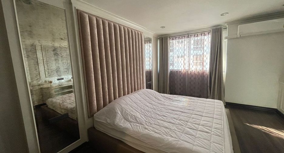 For rent 3 bedrooms condo in Khlong Toei, Bangkok