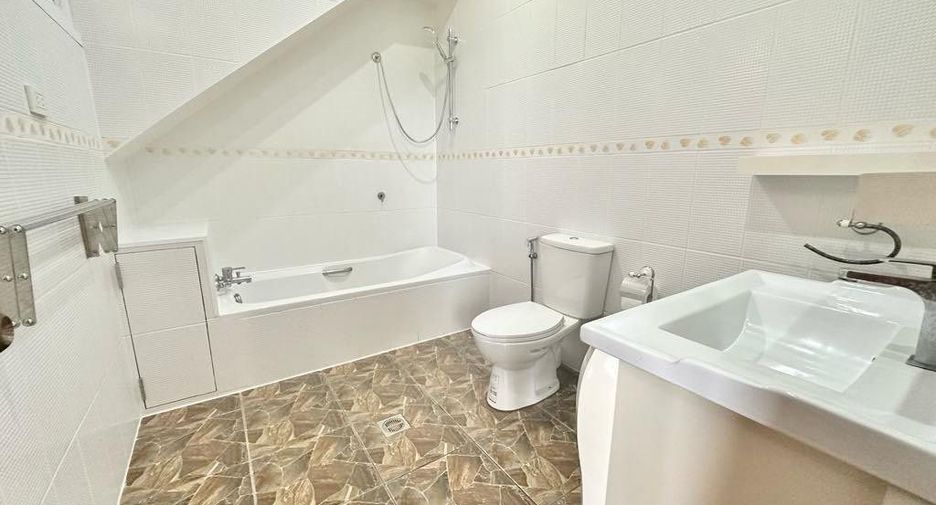 For rent 3 bedrooms house in Mueang Phuket, Phuket