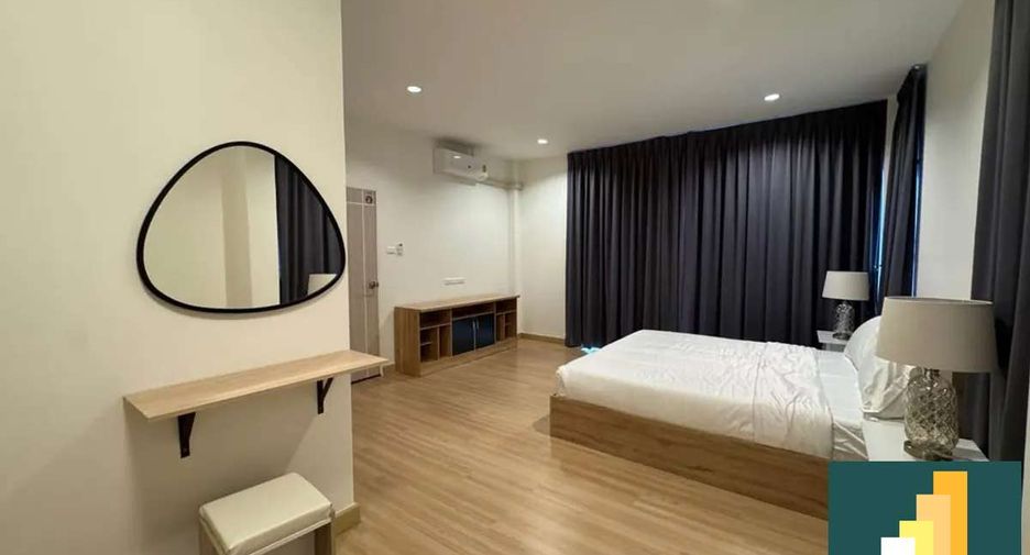 Casa en alquiler de 3 habitaciones en East Pattaya, Pattaya